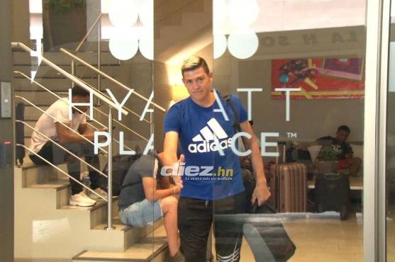 Martínez aseguró que compartió con Héctor Castellanos, jugador de Motagua, y aseguró que le aconsejó seguir: “mintiéndole, que esta era una oportunidad que me había llegado y que lo hiciera humildemente”.