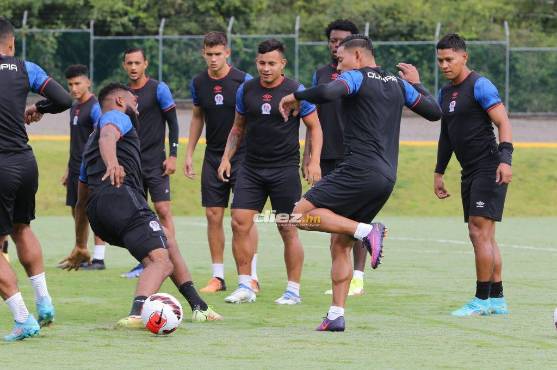 Carlos Sánchez y Elvin Casildo son parte de las altas que puede tener Olimpia para el partido contra Municipal. FOTO: David Romero.