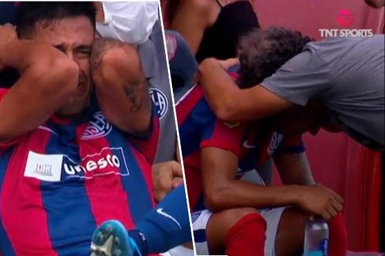Troglio consolando a Uvita Fernández que tras salir rompió a llorar por fallar el penal.
