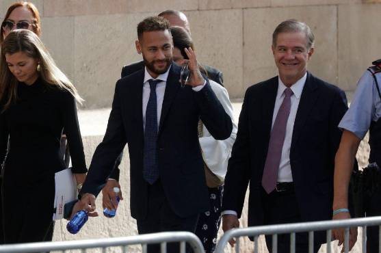 ¡Bien librado! Justicia española absuelve a Neymar de corrupción y estafa en su traspaso al Barcelona