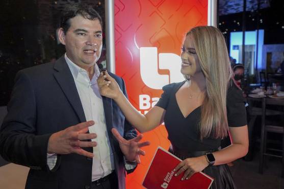 Lic. Carlos Girón, Vicepresidente Ejecutivo de Banca de Personas, Medios de Pago y Comunicaciones.