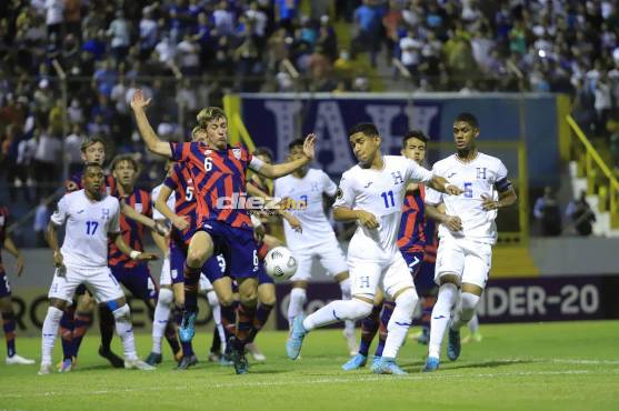 Estados Unidos está siendo muy superior a Honduras en el primer tiempo. Foto: Melvin Cubas.