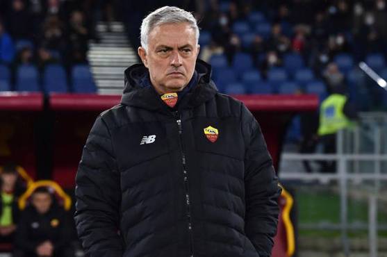 Mourinho se esnfrascó con los medios de comunicación en rueda de prensa.