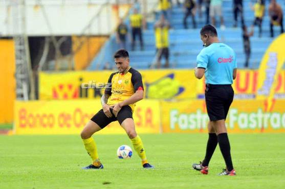 Ramiro Rocca reacciona por la dura sanción que recibió y criticó a Motagua por perder tiempo