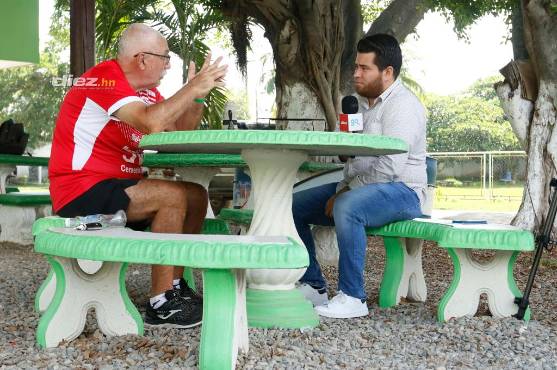 Manuel Keosseián habla con Gustavo Roca, periodista de DIEZ.