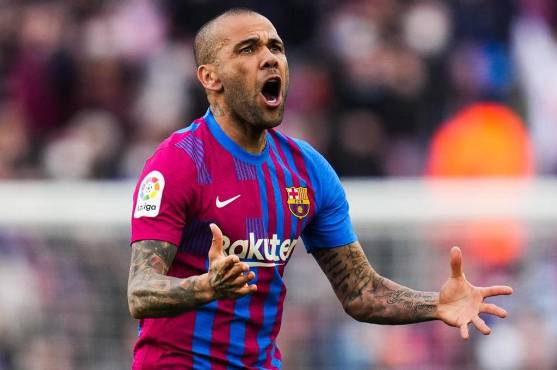 ¡Dani Alves señala al futbolista que debe ganar el Balón de Oro y tira un ‘dardo’ al propio Barcelona!