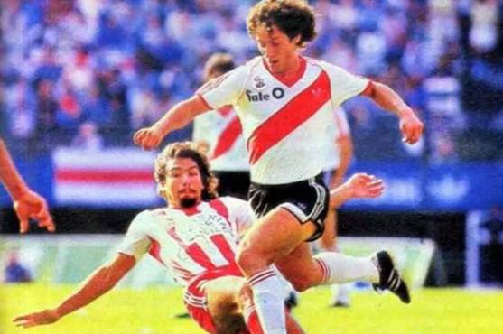 ¡Pedro Troglio vs Diego Vázquez! Uno ingresa por los banderines y otro usa el mismo bóxer: Estas son las curiosidades de los finalistas