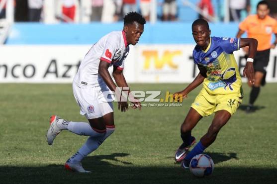 Olimpia terminó el primer tiempo abajo en el marcador ante el Victoria. FOTO: Marvin Salgado.