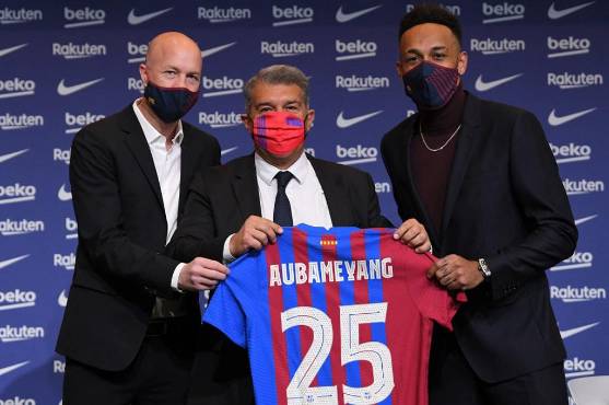 Aubameyang lucirá el dorsal 25 en el Barcelona.