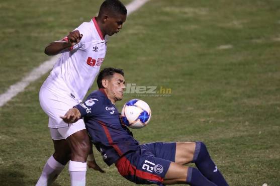 Motagua, con un hombre menos y con ayuda arbitral, sobrevive al Olimpia y se jugarán el pase a la final el domingo