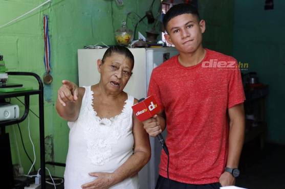 Su abuela es su todo. Odín Ramos cuenta que ella lo ha apoyado en todo.