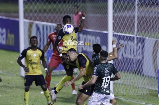Real España está dando el primer golpe en las semifinales ante Marathón.