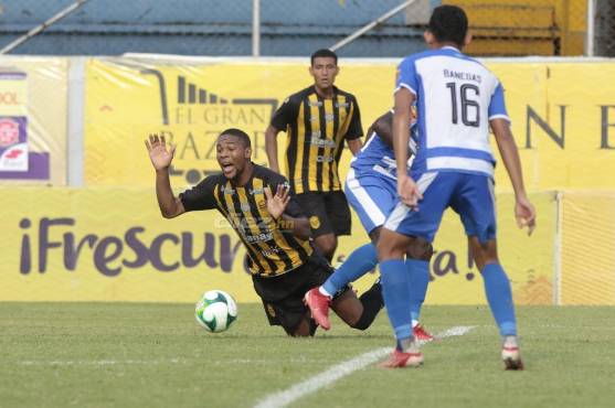 ¡Pitó la Máquina! Un diezmado Real España saca su casta para doblegar al Victoria en el Morazán