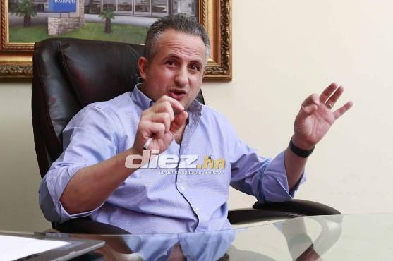 Elías Burbara nos atendió en su oficina y habló de la vuelta de la final ante Olimpia.