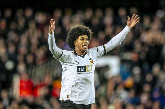 Confirmado: El jugador del Real Madrid dejó de seguir a su propio club en redes tras el escándalo de Valencia y recibe insultos