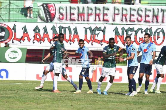 Ambos equipos han tenido chance de marcar, pero han perdonado. Foto: Héctor Edú.