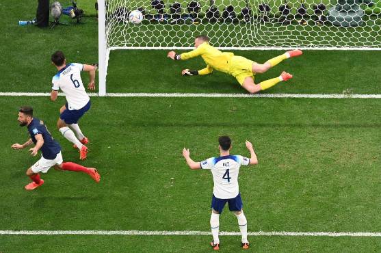 Así fue el gol de Giroud ante Inglaterra, que terminó siendo definitivo en el partido.