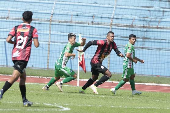 Carlo Costly es una de las figuras que tiene el Lone que dirige Miguel “El Gallo” Mariano. FOTOS: Neptalí Romero