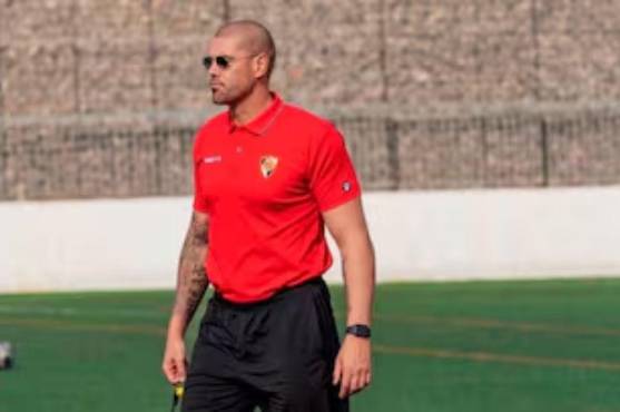 El exbarcelonista Víctor Valdés, nuevo entrenador del Real Ávila