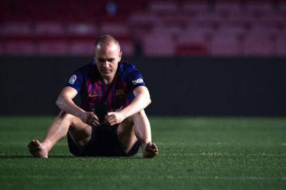 Iniesta se retiró este martes del fútbol