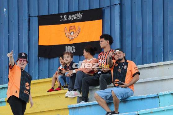 Con la camisa del Águila llegaron estos hinchas. Foto: David Romero