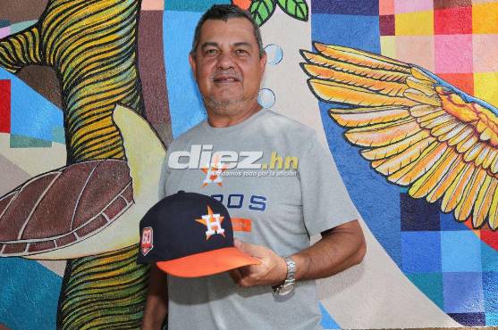 Danilo Dubón con los colores de los Astros, el equipo donde juega su hijo en las Grandes Ligas. Foto: David Romero.