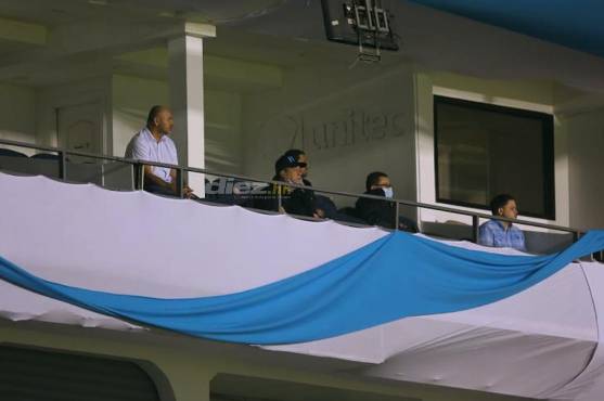 Hernán Darío Gómez miró el desarrollo del juego entre azules y verdolagas.