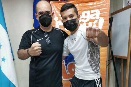 Gerardo “El Chocolate” Sánchez junto con su manager Godofredo Fajardo Foto: Diario Diez.