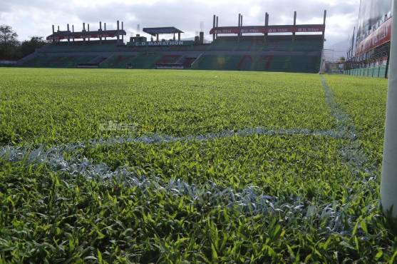 Así luce la cancha del Estadio Yankel Rosenthal.
