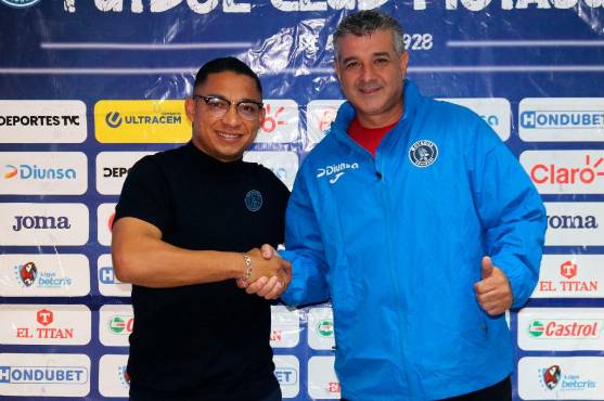 Diego Vázquez ya firmó contrato en su regreso a Motagua y fue presentado por Emilio Izaguirre