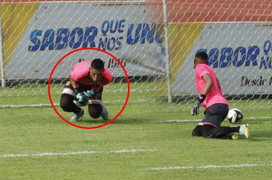 El oso de Onan Rodríguez que le costó el gol al Real España ante Xelajú. FOTOS: Neptalí Romero