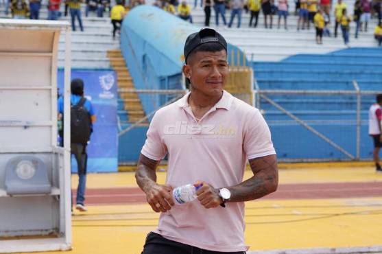 Chino López visitó la cancha del estadio Olímpico previo a la disputa de la final.