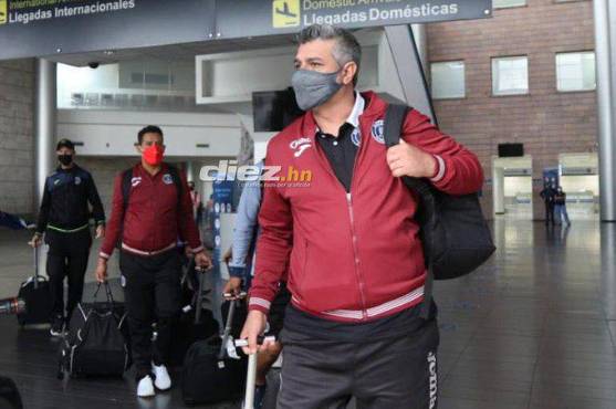 Diego Vázquez ironiza en redes sociales y lanza fuertes ‘riflazos’ a todos sus críticos luego de perder título de Liga Concacaf