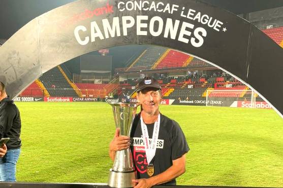 Troglio ya celebró un título internacional con el Olimpia.