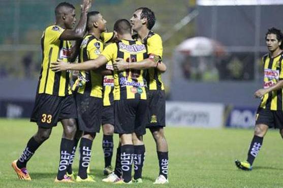 Con doblete de Edder Delgado y otro tanto de Kevin Espnioza, Real España venció al Pachuca por la Liga de Campeones en octubre del 2014.