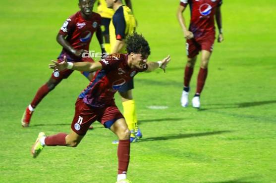 Ángel Tejeda tiene ganando al Motagua ante el Real España.