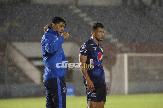 Motagua goleó anoche bajo la lluvia de La Ceiba al Victoria. Foto: Esaú Ocampos.