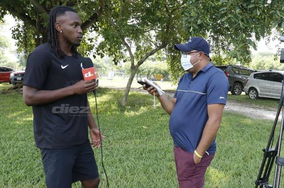 Alberth Elis conversa con Kelvin Coello, periodista de DIEZ.