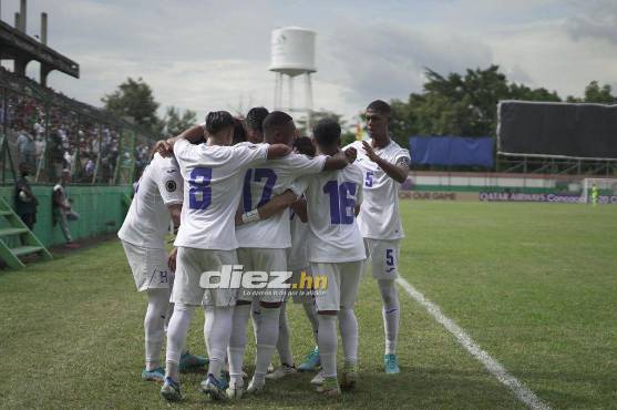 Marco Aceituno dio una asistencia y marcó un gol ante Curazao. Foto: Mauricio Ayala.