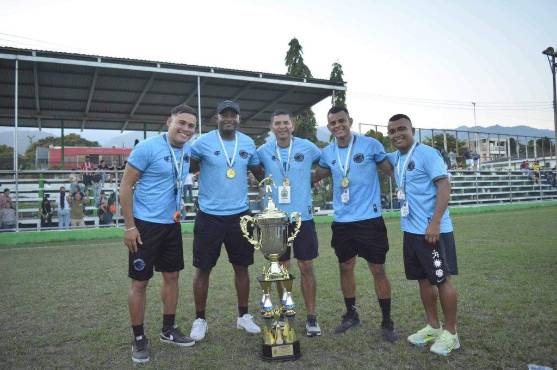 Cuerpo técnico de las Panteras FC.