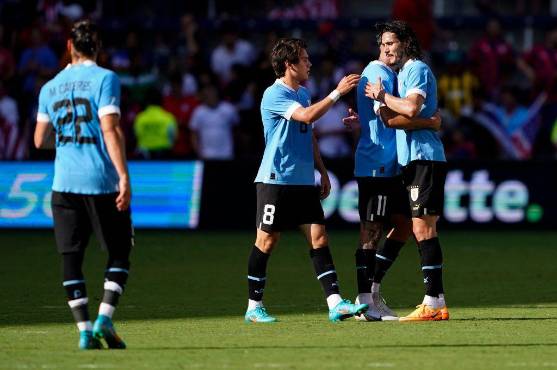 Cavani fue figura ante México, pero frente a Estados Unidos no pudo anotar.