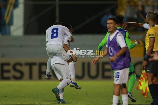 Así celebró Aceituno su gol ante Panamá en el estadio Morazán. Foto: Yoseph Amaya.