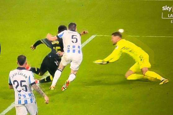 Así fue el agarrón al Choco Lozano.