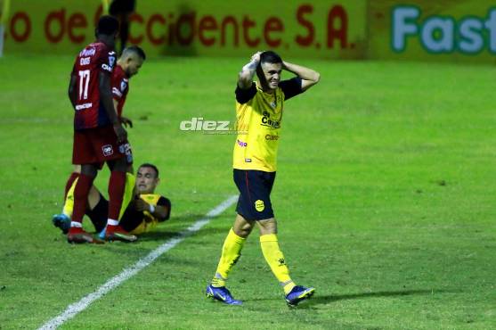 La pésima racha del Real España viene acompañada de la sequía goleadora de Ramiro Rocca. FOTO: Neptalí Romero.