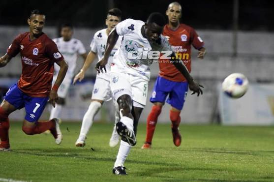 ¡Vida aplasta al Real Sociedad en el estadio Ceibeño con una hat-trick del brasileño Patryck Ferreira!