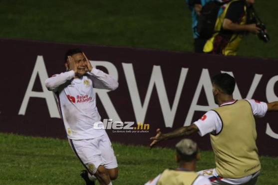 La inexorable ley del ex clasificó a Olimpia a la final. Un golazo de Carlos “Mango” Sánchez mandó al Albo a la pelea por el título de Concacaf. FOTO: Aléx Pérez.