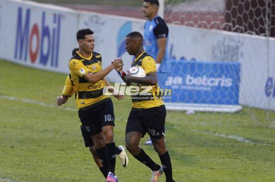 Carlos Small cobró y anotó su primer penal en la Liga Nacional. Foto: Neptalí Romero.