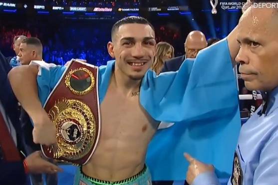 ¡Honduras celebra! Teófimo López, en decisión dividida, venció al español Sandor Martín y da paso gigante en el superligero