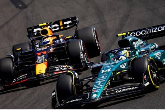 Checo Pérez y Marcos Alonso tuvieron un final épico. Foto: AFP