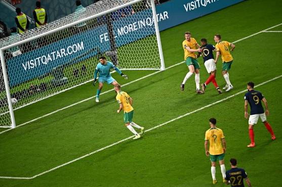 La campeona Francia debuta en Qatar 2022 arrollando a Australia; show de Mbappé y doblete de Giroud